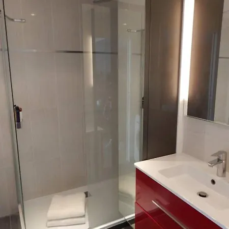 Modern 1 Bedroom Near Eiffel Tower Apartment Paris