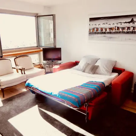 Modern 1 Bedroom Near Eiffel Tower Apartment *