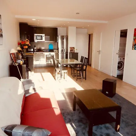 Modern 1 Bedroom Near Eiffel Tower Apartment